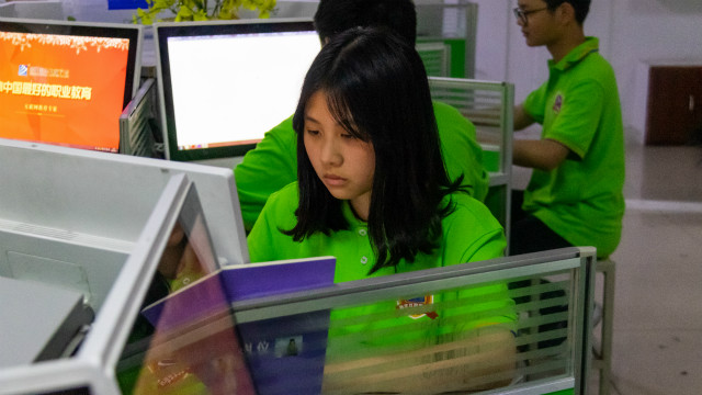 想要学一门实用的技术,选择了UI