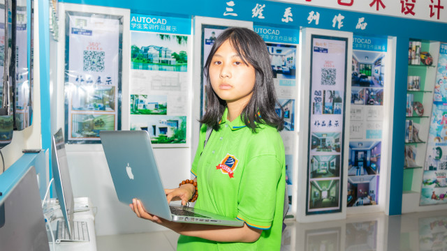 想要学一门实用的技术,选择了UI
