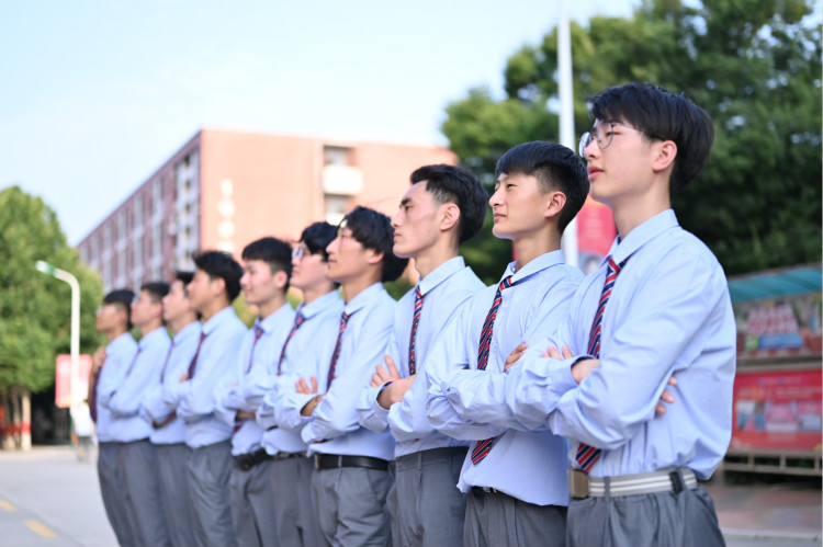 重要通知！学籍注册倒计时，热门专业名额抢注中......