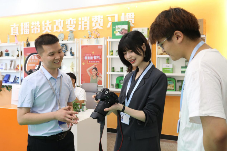 新华互联网科技再次出圈 强烈推荐