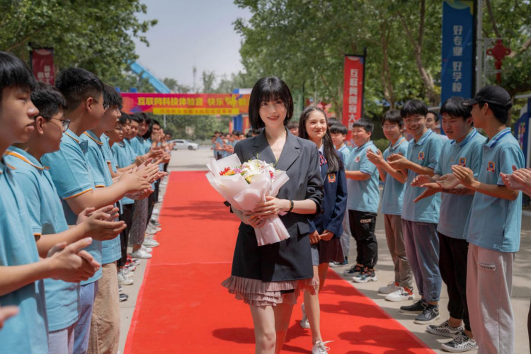 新华互联网科技携手知名演员,开启职业教育新机遇