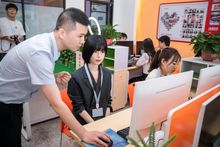 职高、中专毕业后的他们,为什么还选择来四川新华?