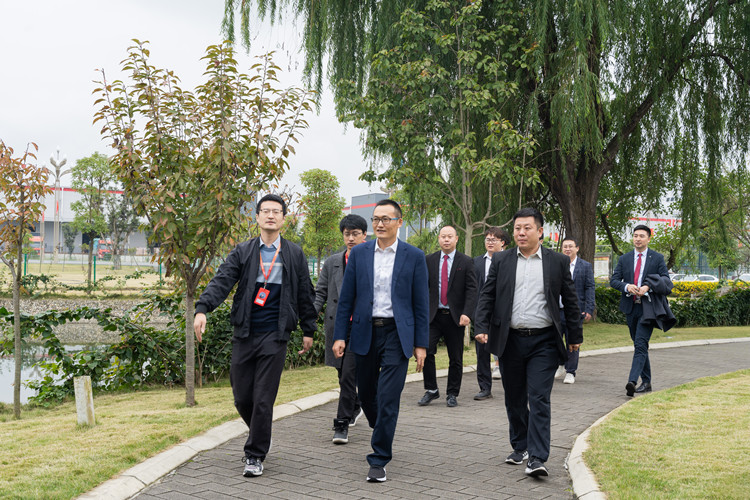 情系学子|院校领导走访京东，看望电商实训学生！