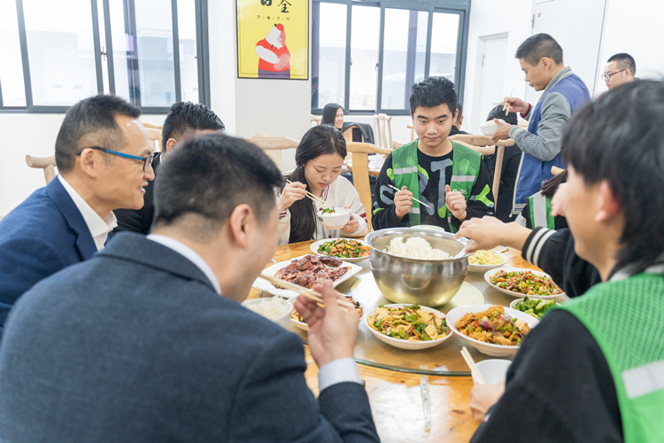 情系学子|院校领导走访京东,看望电商实训学生!