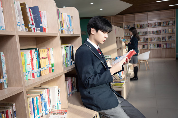 面对“月薪过万”的期待 大学生和用人单位不妨“双向奔赴”