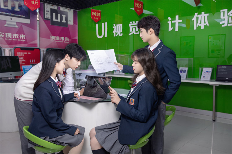 面对“月薪过万”的期待 大学生和用人单位不妨“双向奔赴”