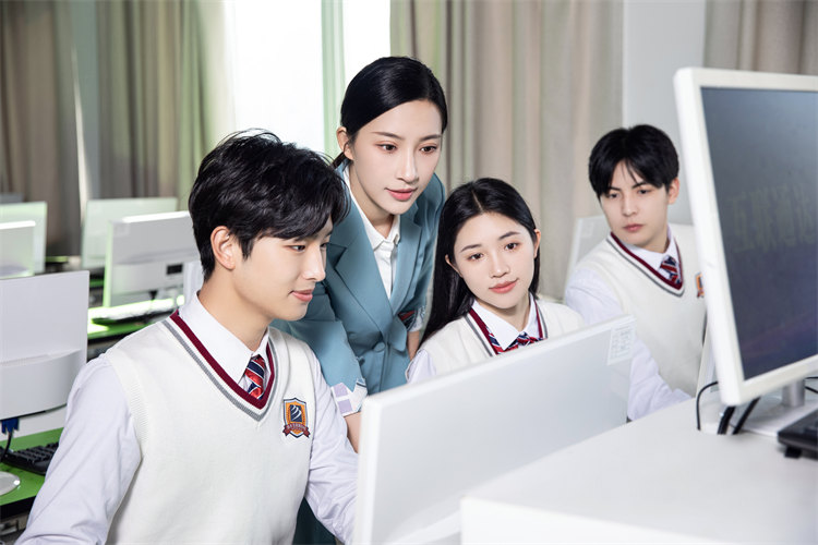 初中生成绩不好,学什么专业好?选什么学校就业有前途?