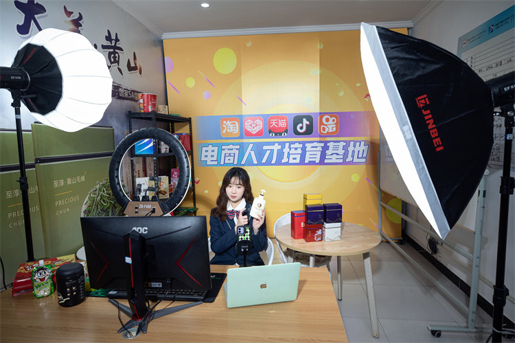 成都新华高级技工学校升格在即,职业学校学生就业优势解读!