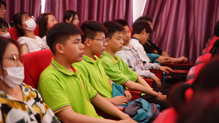 就业指导讲座|2022级新生就业指导进行时!