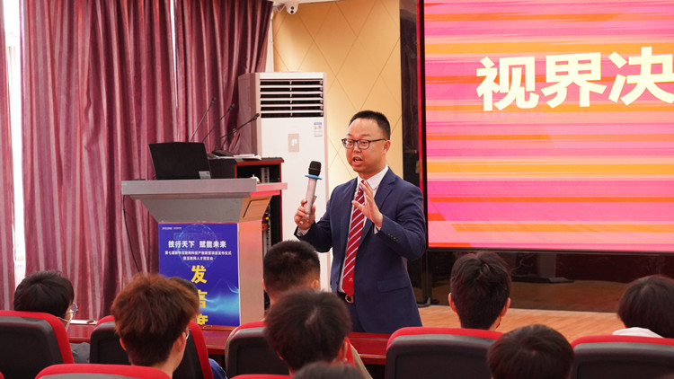 就业指导讲座|2022级新生就业指导进行时!