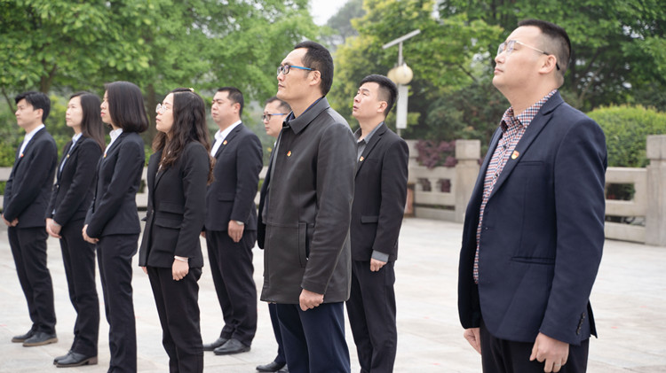 清明祭英烈,新华献哀思