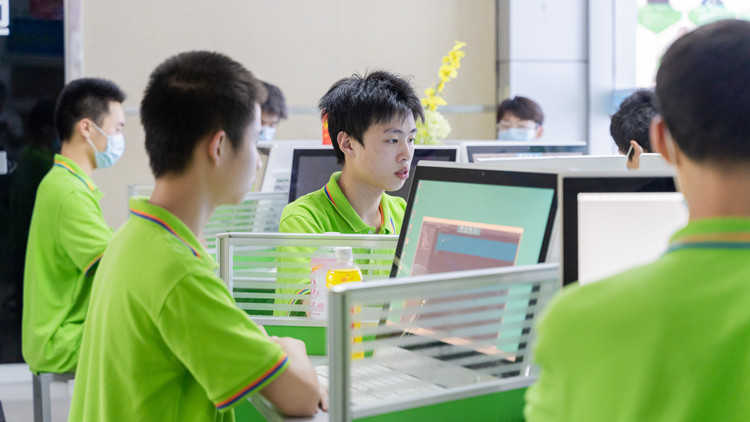 加快技能型人才建设,培养大国工匠