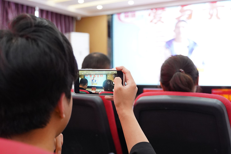2022年春季毕业典礼暨优秀毕业生表彰大会圆满礼成