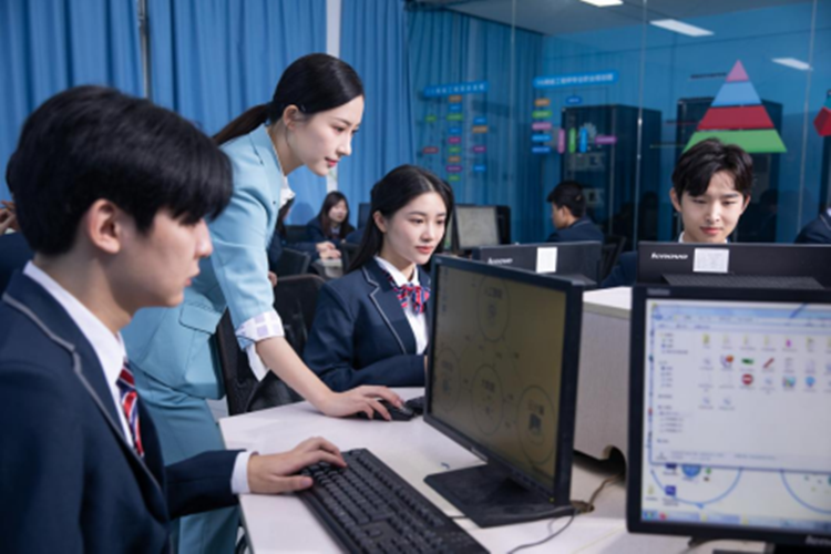 新华彩新篇章 产教融合让职业教育更“香”