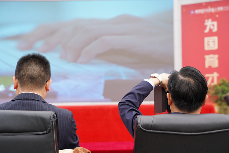 我校高技能人才培训基地揭牌暨校企签约活动成功举办