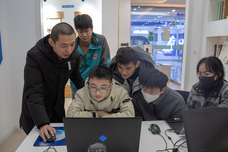 新华互联网科技培养新时代职业技能人才