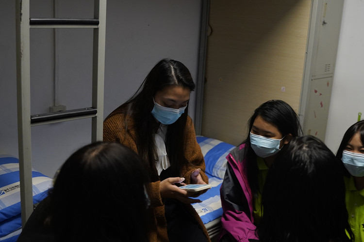 疫情赛风雪,师恩驻新华