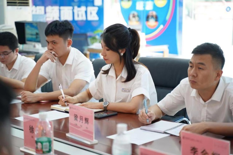 成都新华与新蔚航空开展校企合作交流会圆满举行