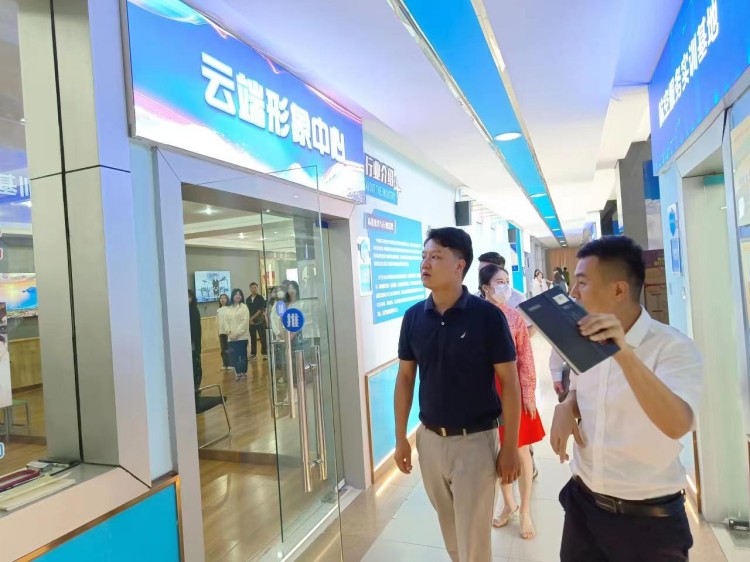成都新华与新蔚航空开展校企合作交流会圆满举行