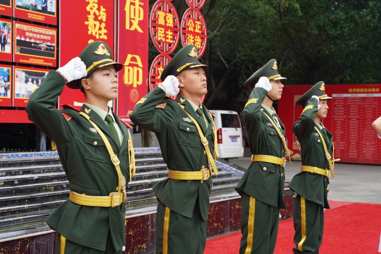 新华国旗护卫队|青春与国旗同在!