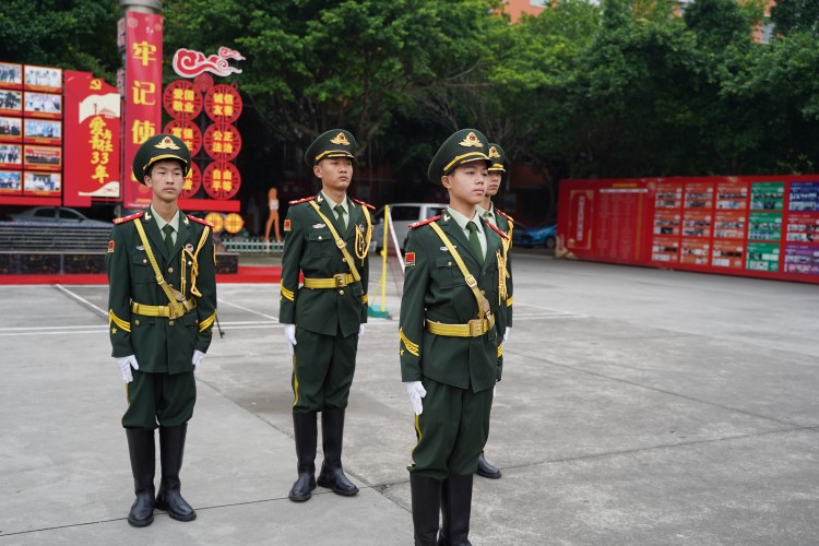 新华国旗护卫队|青春与国旗同在!