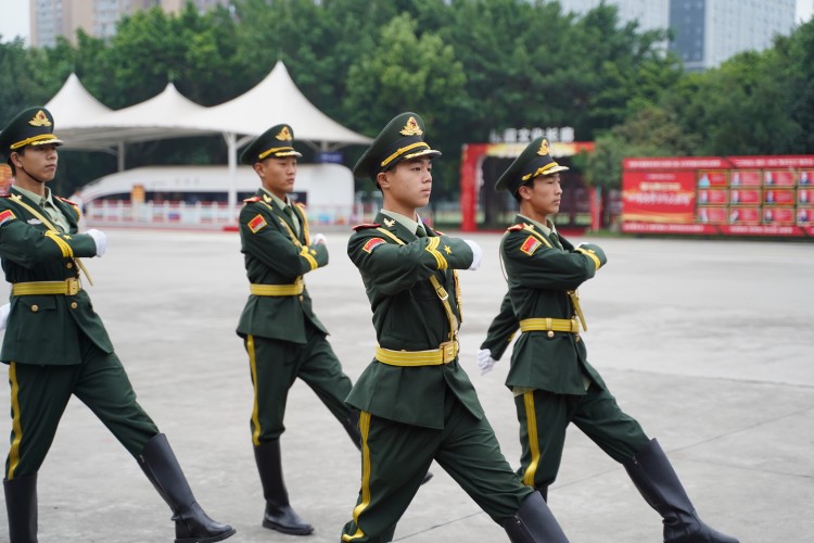 新华国旗护卫队|青春与国旗同在!