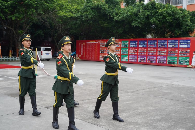 新华国旗护卫队|青春与国旗同在!