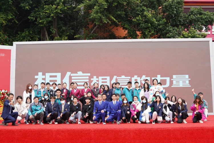 程龙老师新华“学生习惯养成教育”主题演讲