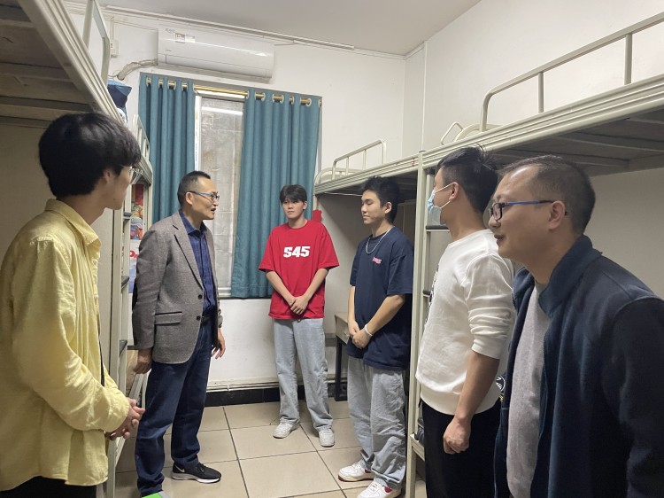 二十大奋进谱华章,新华紧随育栋梁