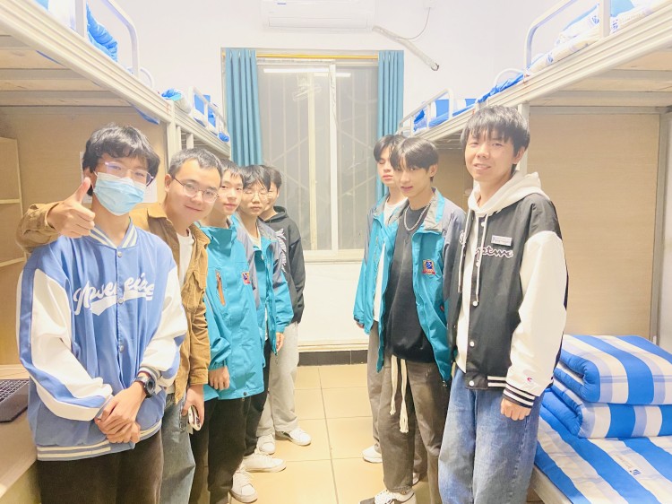 二十大奋进谱华章,新华紧随育栋梁