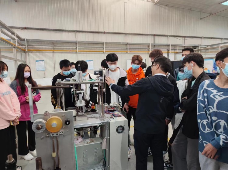 新华学子智能制造实训基地研学游完美收官