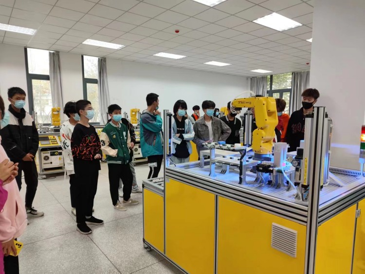 新华学子智能制造实训基地研学游完美收官