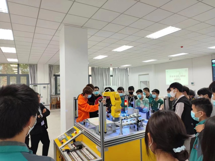 新华学子智能制造实训基地研学游完美收官