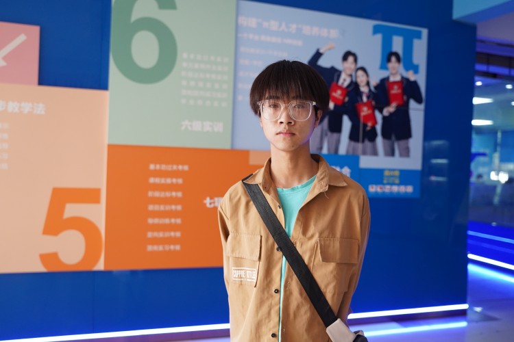 新生学子|再抉择,跟随父母重拾梦想!