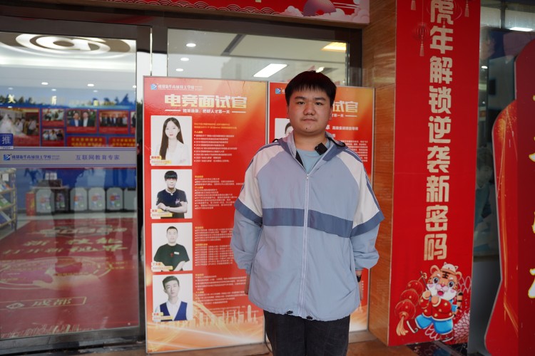 转学来新华,在自己热爱的领域开出花