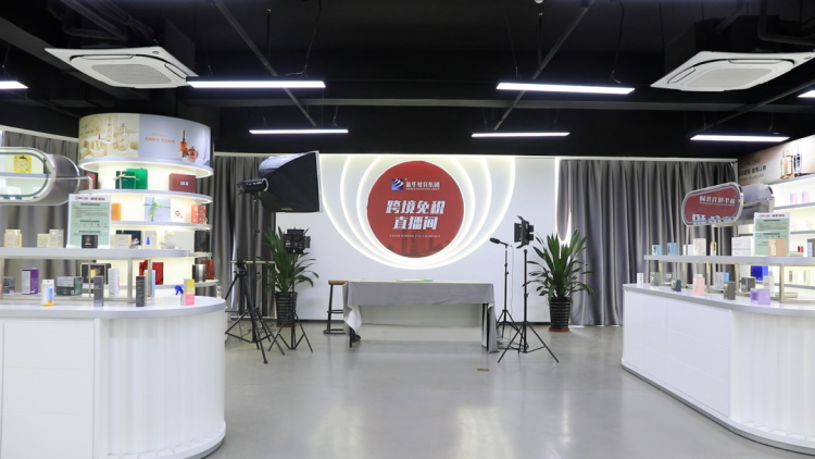新华电脑教育开展“百企千师进万家”活动