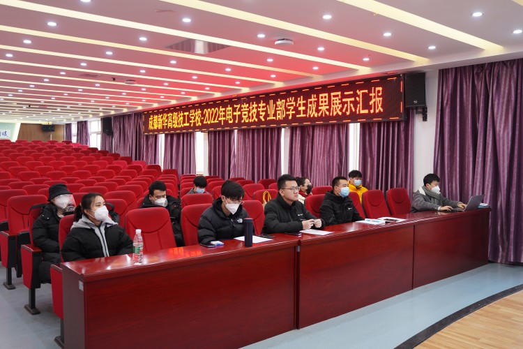 见屏如面 新华2022年线上答辩进行中