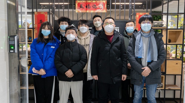 新华就业有高度,新年回访有温度