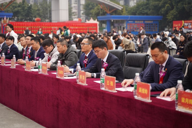 青春心向党!与新华新生团员一起见证这场授牌、揭牌仪式