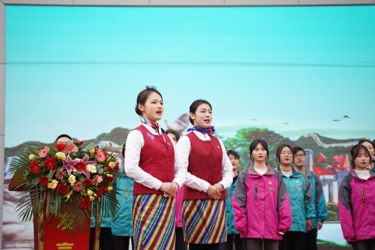 青春心向党!与新华新生团员一起见证这场授牌、揭牌仪式
