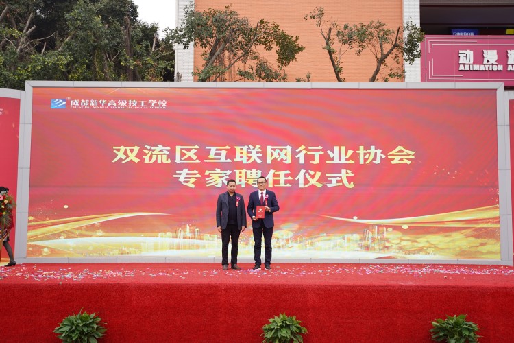 青春心向党!与新华新生团员一起见证这场授牌、揭牌仪式