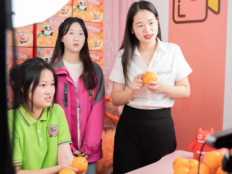 【择校指南】女生也可以高薪高技能!选对学校很重要