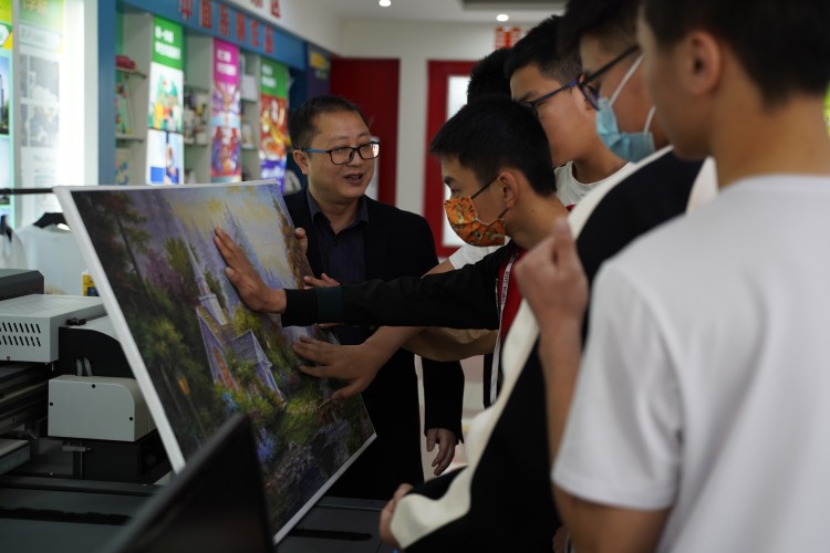 成都新华高级技工学校330职教周咨询周如火如荼进行中......