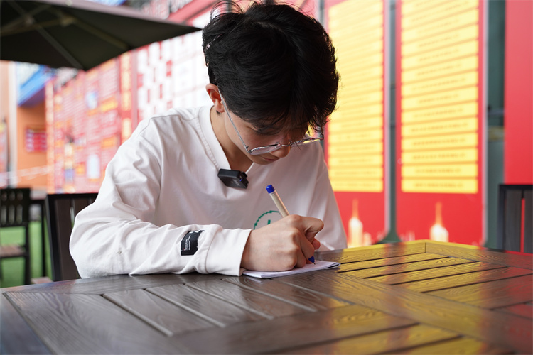 电竞少年:以热爱为青春正名,以拼搏为梦想加冕