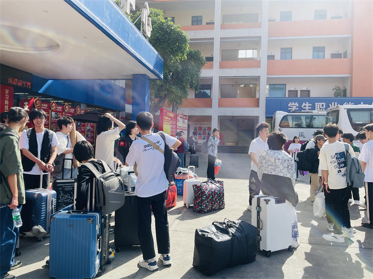 不负韶华,再攀高峰!新华京东社会实践欢送会