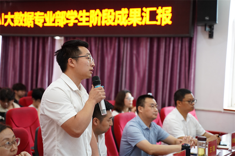 凝心聚力,收获硕果|成都新华毕业阶段答辩圆满礼成