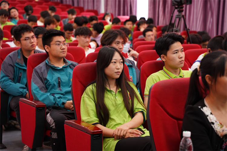 凝心聚力,收获硕果|成都新华毕业阶段答辩圆满礼成