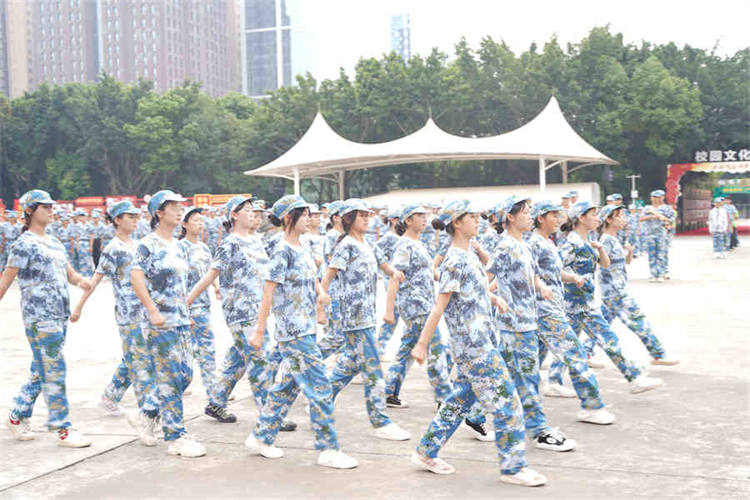强国复兴有我——2023四川新华电脑学校秋季军训汇演圆满落幕