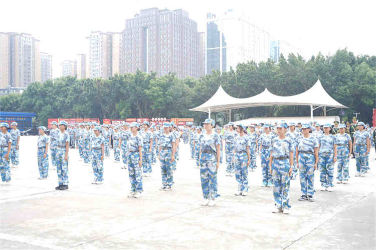 强国复兴有我——2023四川新华电脑学校秋季军训汇演圆满落幕