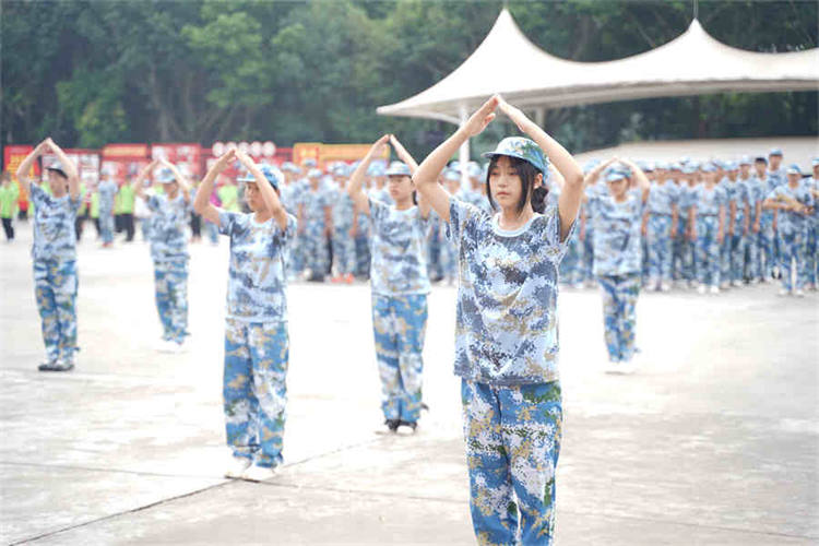 强国复兴有我——2023四川新华电脑学校秋季军训汇演圆满落幕
